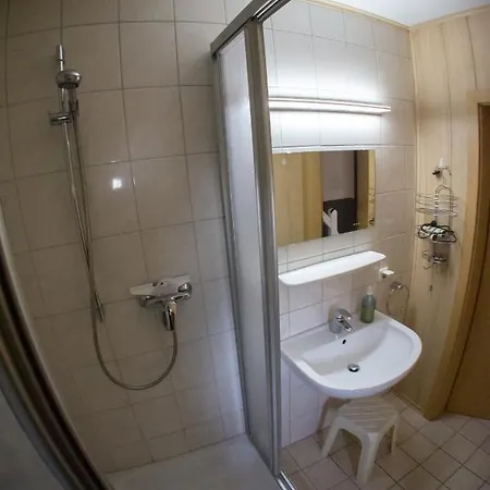 Am Ententeich Bergstraße 15 *