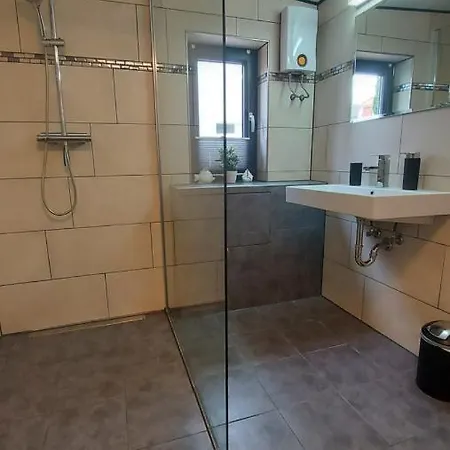 Am Ententeich Bergstrasse 15 *